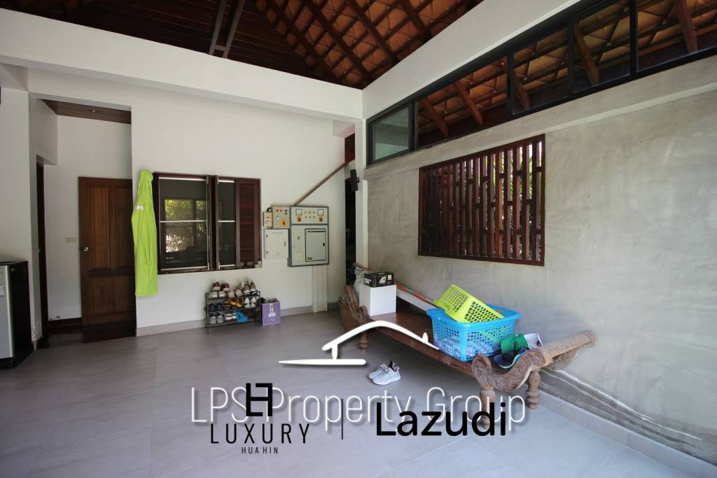 Unique 4 Bed Luxury Villa close to town (Sea Views)