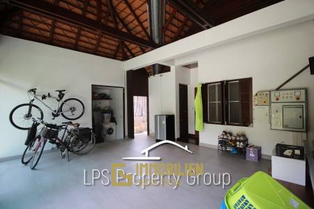White Lotus 1: Außergewöhnlich und hochwertige 4 Schlafzimmer Villa in Stadtnähe mit Meerblick