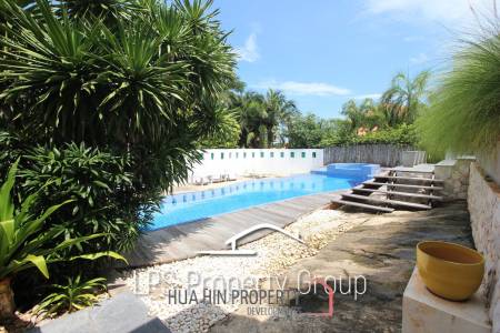Unique 4 Bed Luxury Villa close to town (Sea Views)