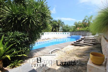 Unique 4 Bed Luxury Villa close to town (Sea Views)