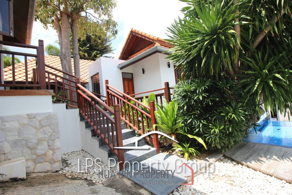 Unique 4 Bed Luxury Villa close to town (Sea Views)