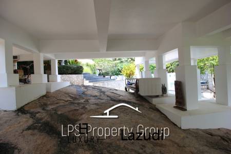 Unique 4 Bed Luxury Villa close to town (Sea Views)