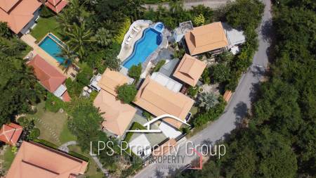 Unique 4 Bed Luxury Villa close to town (Sea Views)
