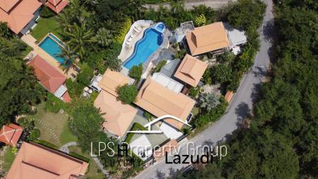 Unique 4 Bed Luxury Villa close to town (Sea Views)