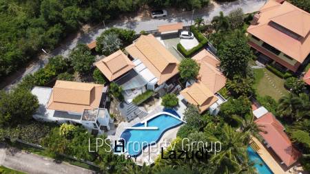 Unique 4 Bed Luxury Villa close to town (Sea Views)