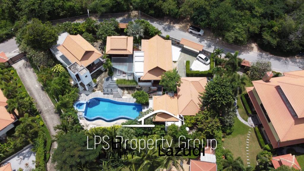 Unique 4 Bed Luxury Villa close to town (Sea Views)