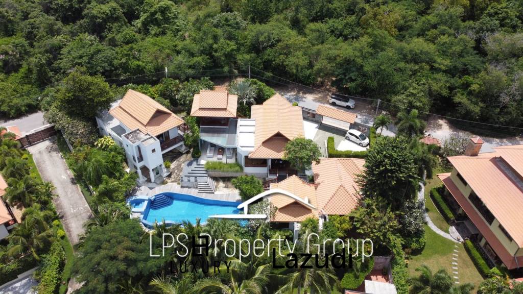 Unique 4 Bed Luxury Villa close to town (Sea Views)