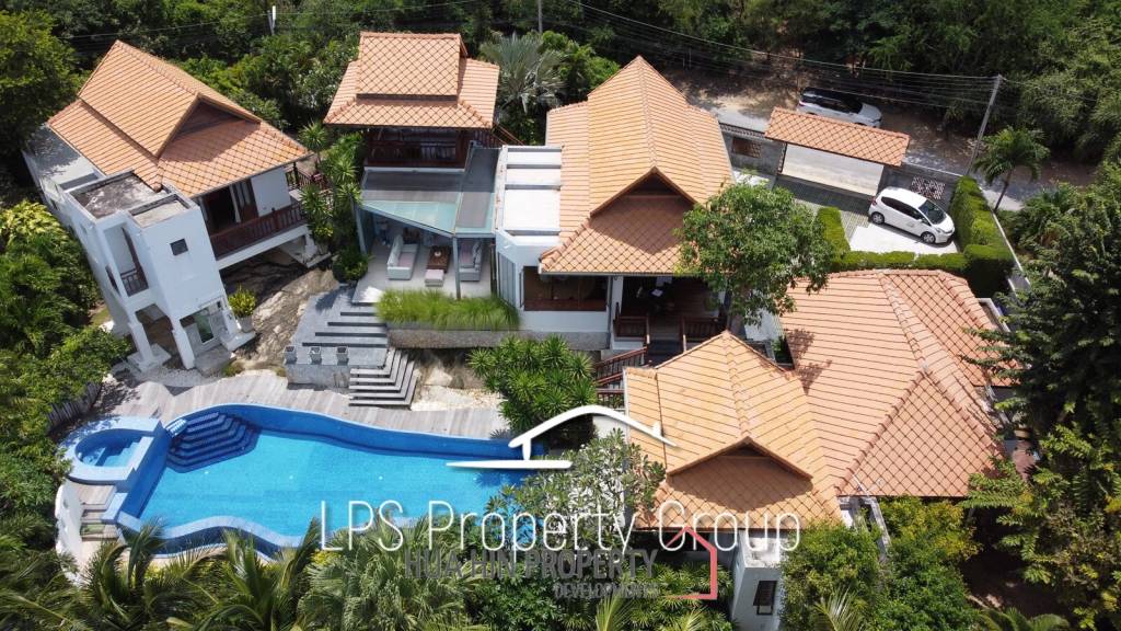 Unique 4 Bed Luxury Villa close to town (Sea Views)