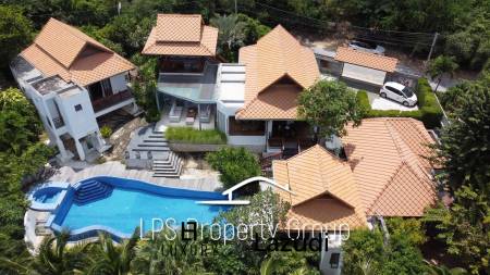 Unique 4 Bed Luxury Villa close to town (Sea Views)