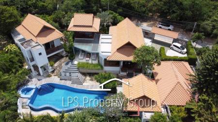 Unique 4 Bed Luxury Villa close to town (Sea Views)