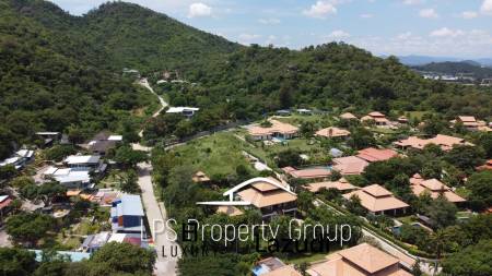 Unique 4 Bed Luxury Villa close to town (Sea Views)