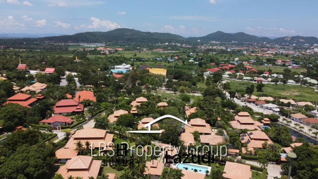 Unique 4 Bed Luxury Villa close to town (Sea Views)