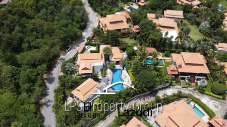 Unique 4 Bed Luxury Villa close to town (Sea Views)