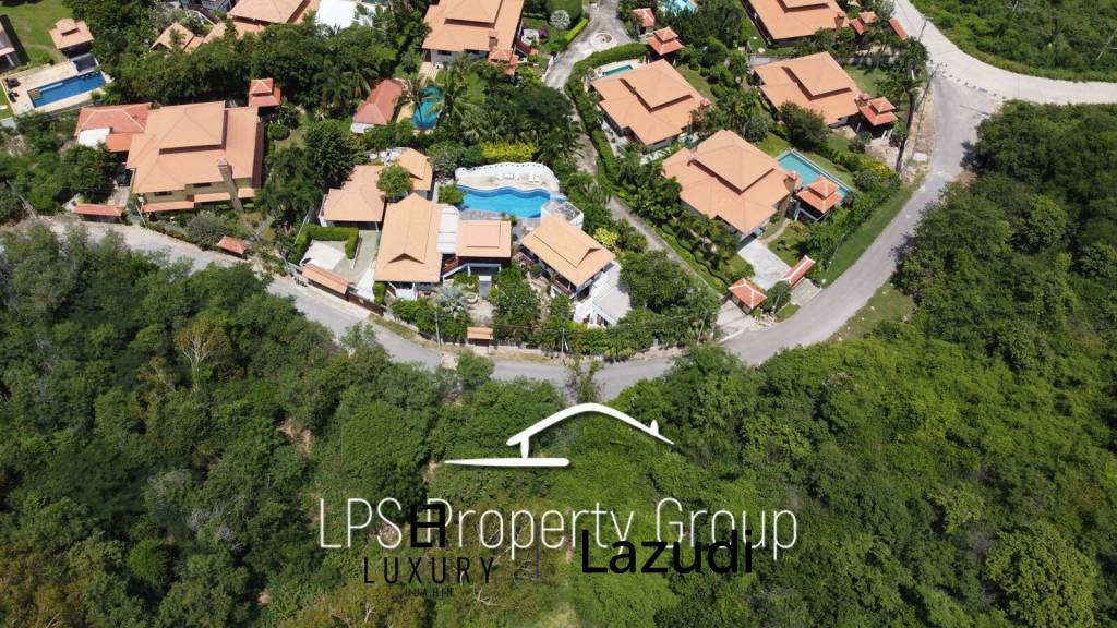 Unique 4 Bed Luxury Villa close to town (Sea Views)