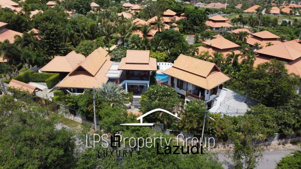 Unique 4 Bed Luxury Villa close to town (Sea Views)