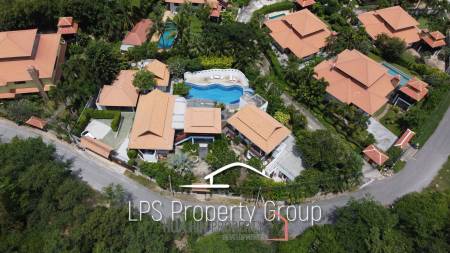 Unique 4 Bed Luxury Villa close to town (Sea Views)