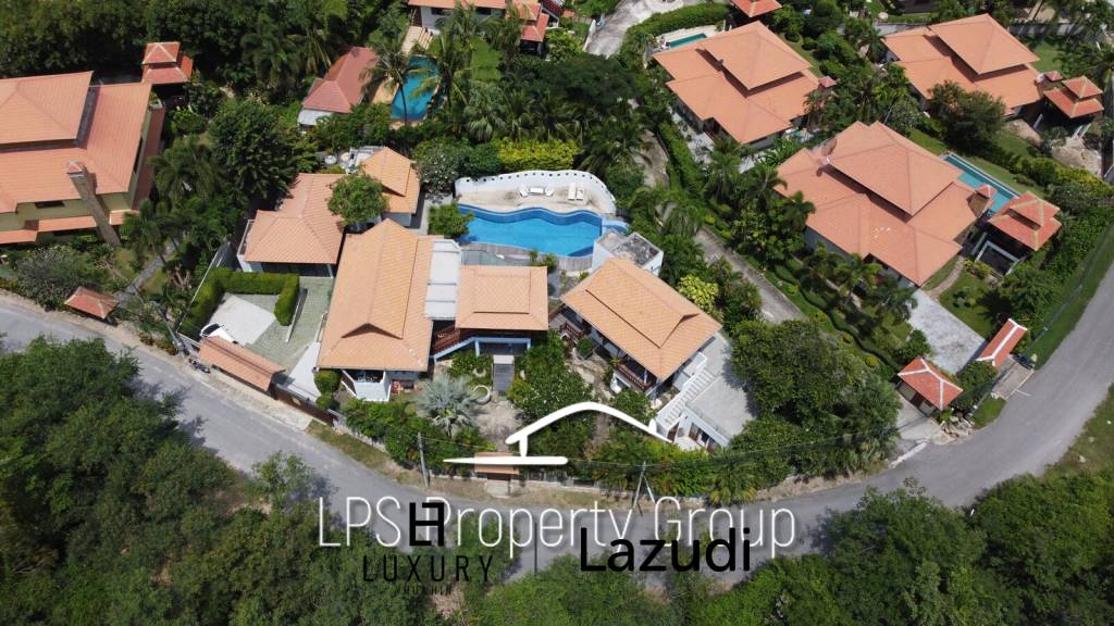 Unique 4 Bed Luxury Villa close to town (Sea Views)
