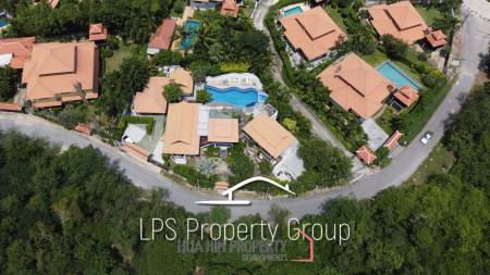 Unique 4 Bed Luxury Villa close to town (Sea Views)