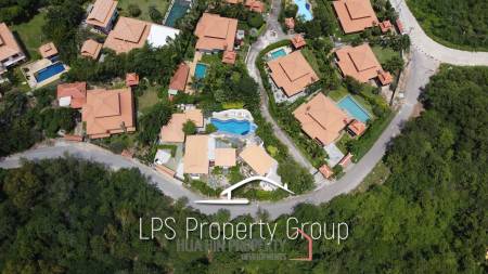 Unique 4 Bed Luxury Villa close to town (Sea Views)