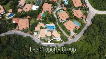 Unique 4 Bed Luxury Villa close to town (Sea Views)