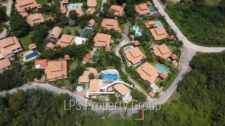 Unique 4 Bed Luxury Villa close to town (Sea Views)