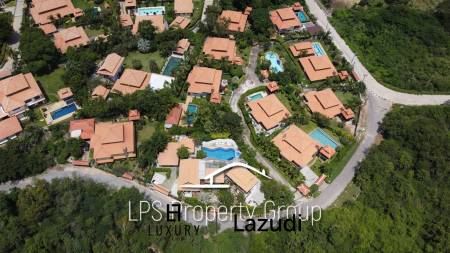 Unique 4 Bed Luxury Villa close to town (Sea Views)