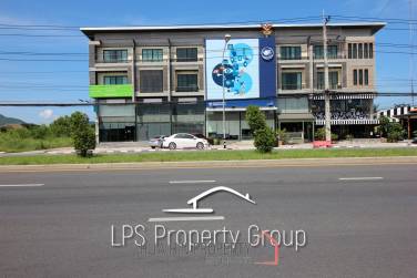 Four Story Commercial Building For Sale in Good Location