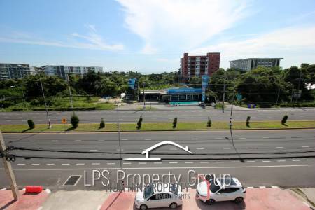 Four Story Commercial Building For Sale in Good Location