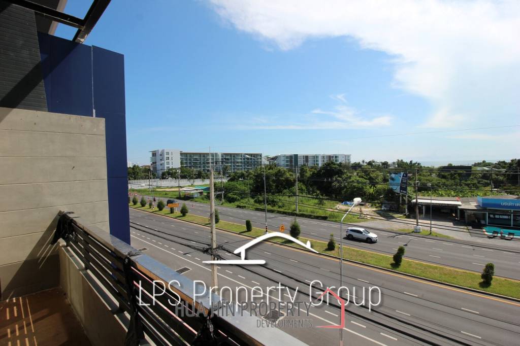 Four Story Commercial Building For Sale in Good Location