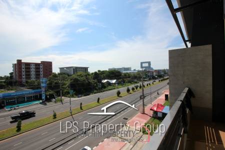 Four Story Commercial Building For Sale in Good Location