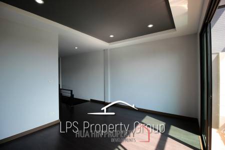 Four Story Commercial Building For Sale in Good Location