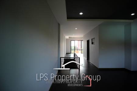 Four Story Commercial Building For Sale in Good Location