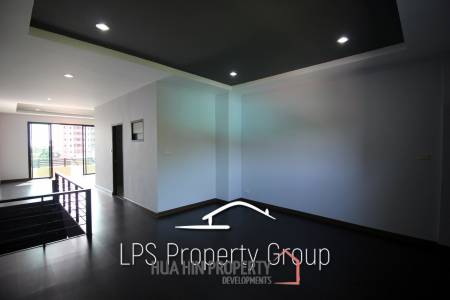 Four Story Commercial Building For Sale in Good Location