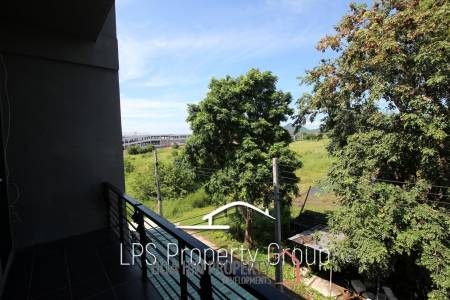 Four Story Commercial Building For Sale in Good Location