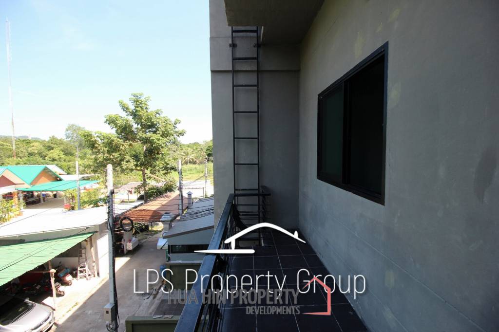 Four Story Commercial Building For Sale in Good Location