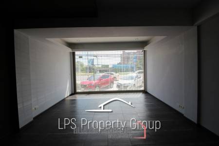 Four Story Commercial Building For Sale in Good Location