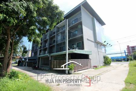 Four Story Commercial Building For Sale in Good Location