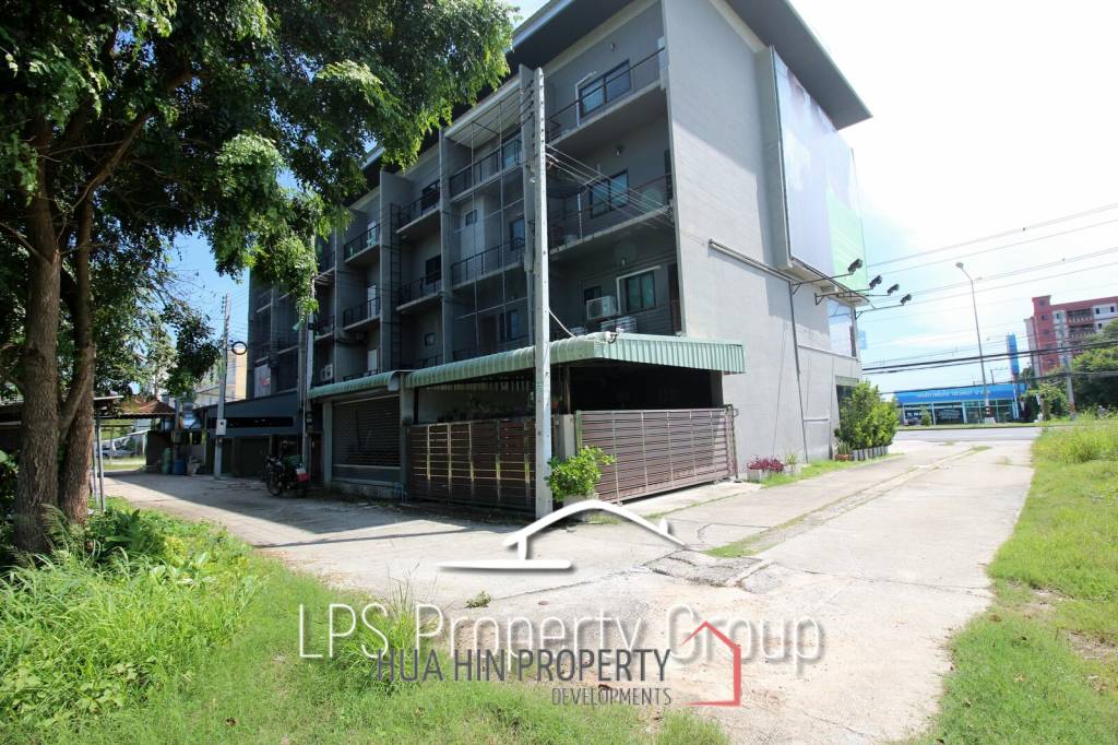 Four Story Commercial Building For Sale in Good Location