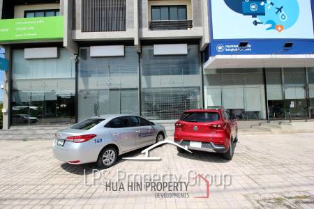 Four Story Commercial Building For Sale in Good Location