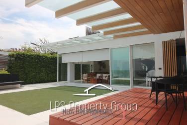 Absolute Beachfront - Modern Design 6 Bedroom Villa