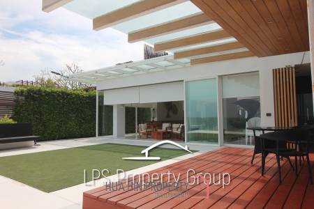Absolute Beachfront - Modern Design 6 Bedroom Villa