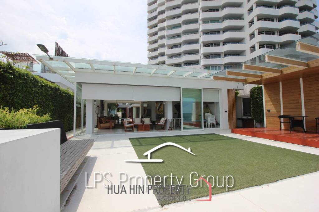 Absolute Beachfront - Modern Design 6 Bedroom Villa