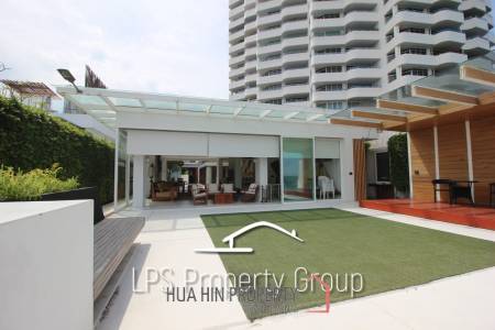 Absolute Beachfront - Modern Design 6 Bedroom Villa
