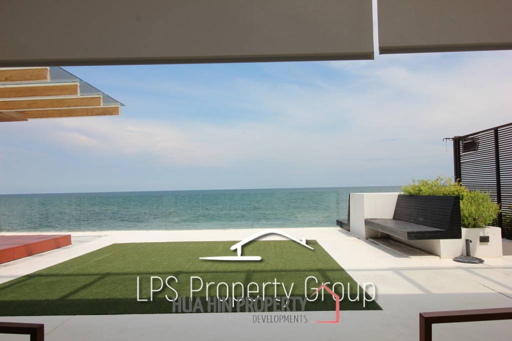 Absolute Beachfront - Modern Design 6 Bedroom Villa