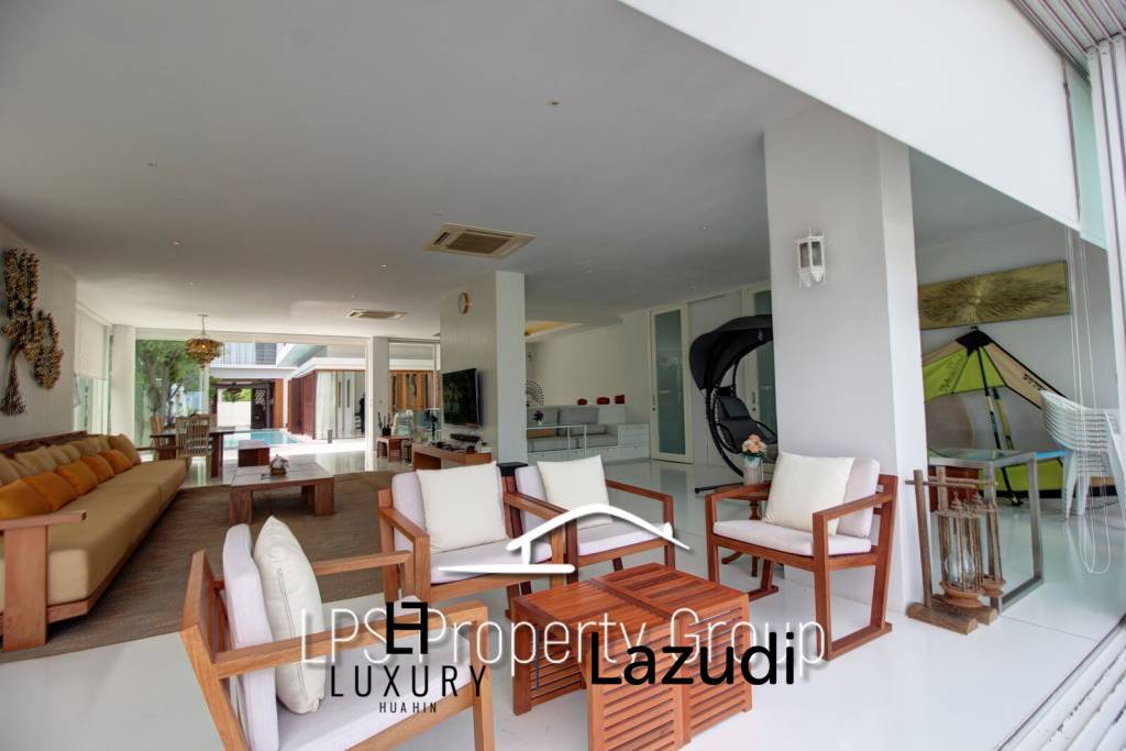 Absolute Beachfront - Modern Design 6 Bedroom Villa