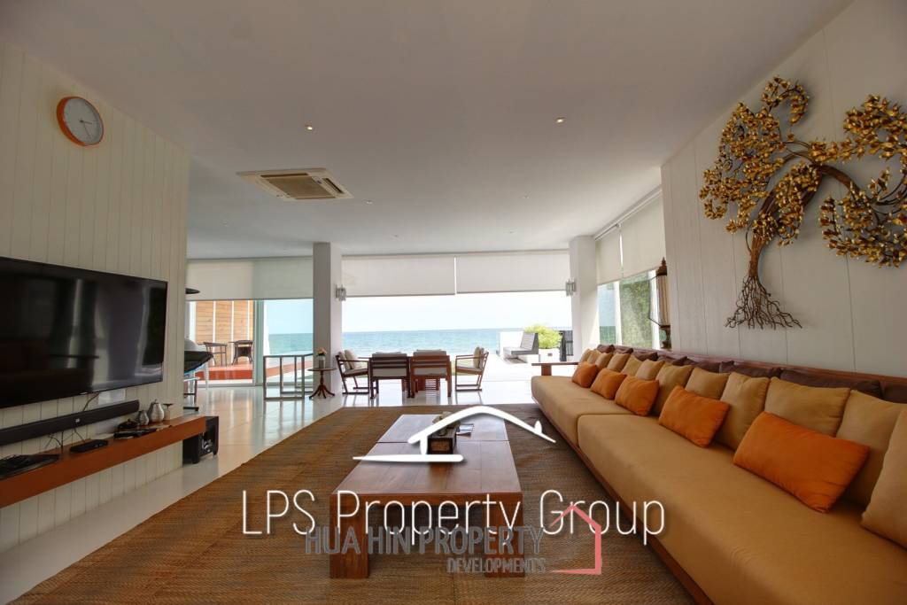 Absolute Beachfront - Modern Design 6 Bedroom Villa