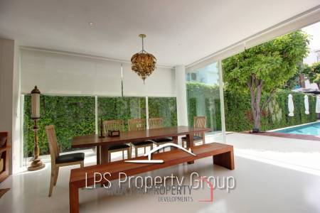 Absolute Beachfront - Modern Design 6 Bedroom Villa