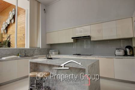 Absolute Beachfront - Modern Design 6 Bedroom Villa