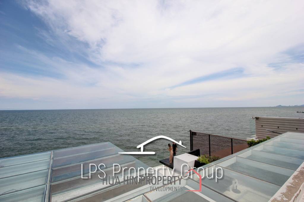 Absolute Beachfront - Modern Design 6 Bedroom Villa