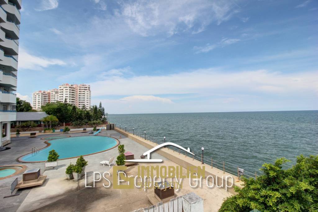 Direkt am Meer - modern gestaltete Villa mit 6 Schlafzimmern